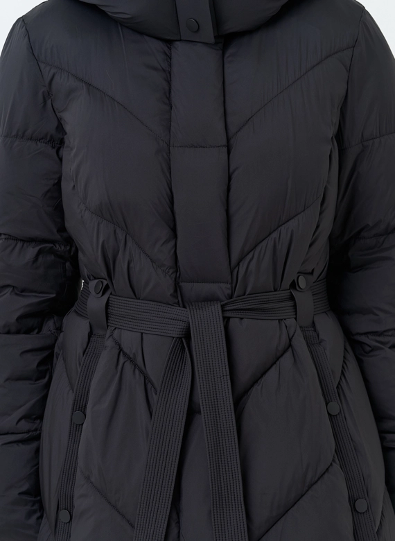 Женский пуховик с поясом фото