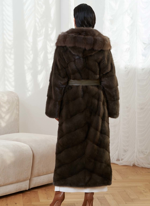 Норковая шуба с отделкой из меха куницы