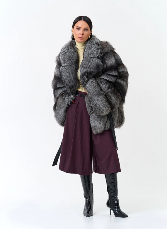 Женская шуба из меха чернобурой лисы фото