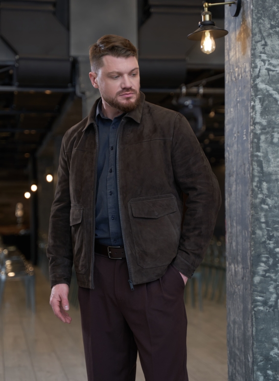 Мужская куртка из натуральной замши коричневого цвета