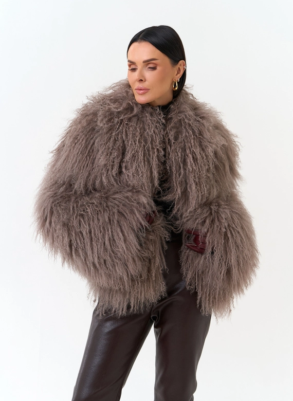 Короткая шуба из ламы фото