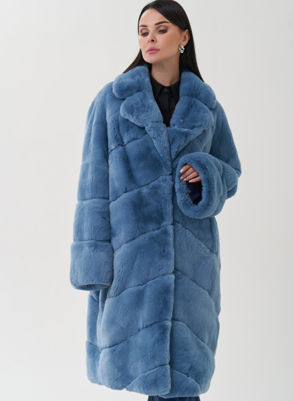 Шуба из меха кролика синего цвета с английским воротником
