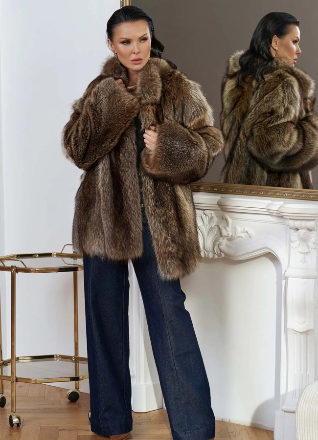 Шуба из меха канадского енота модель № 28886 универмаг малина