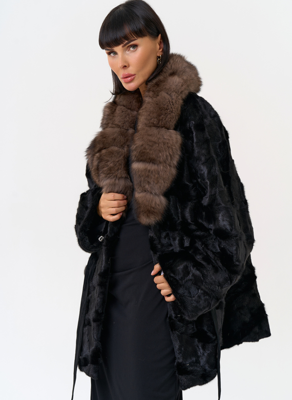 Женская шуба из меха норки  воротником из меха песца