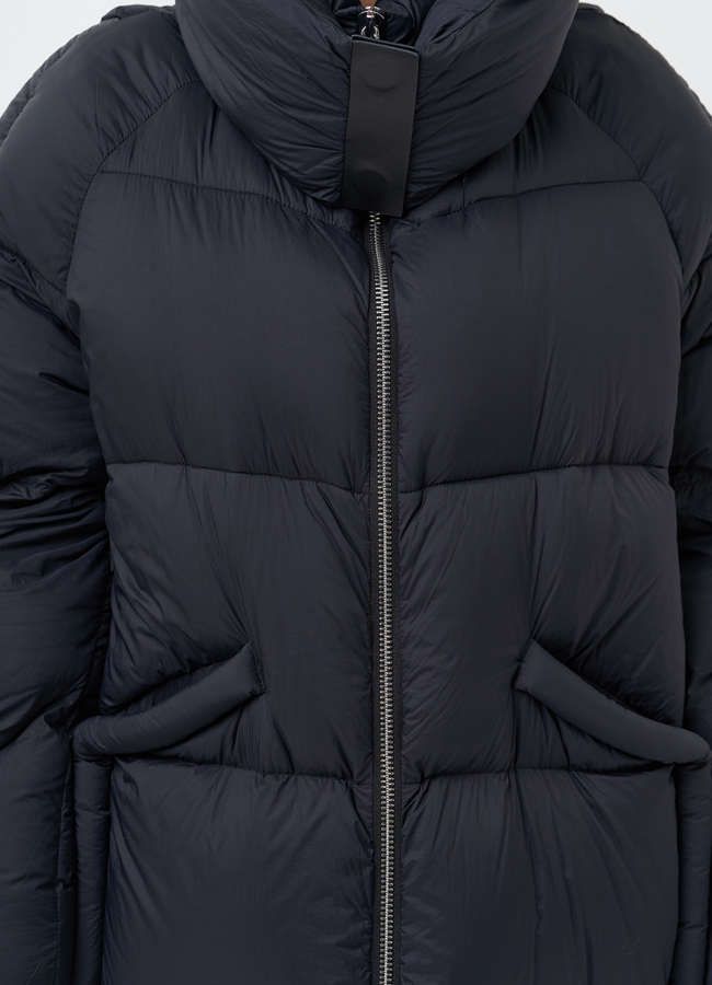 Женский пуховик с капюшоном  модель № 28972 универмаг малина