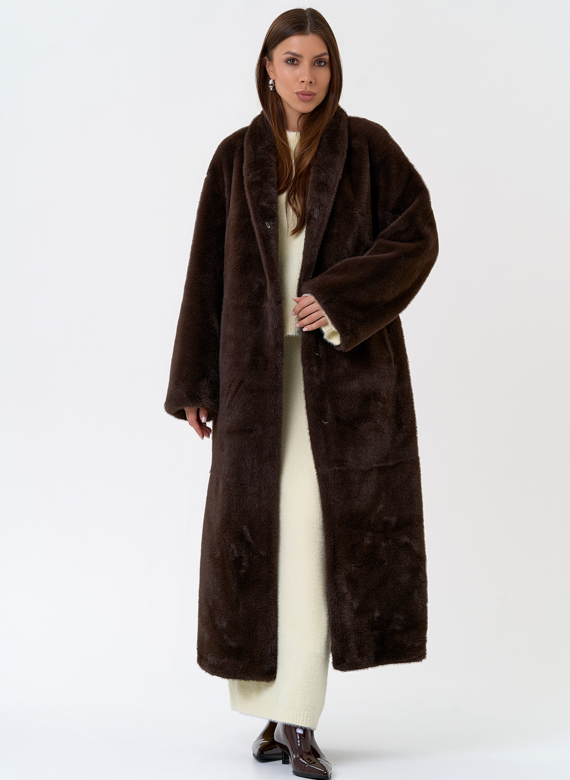 Длинное пальто из эко меха с декоративным поясом