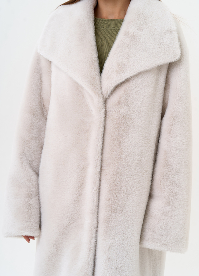 Длинная шуба из эко меха с отложным воротником модель № 31273 в кредит