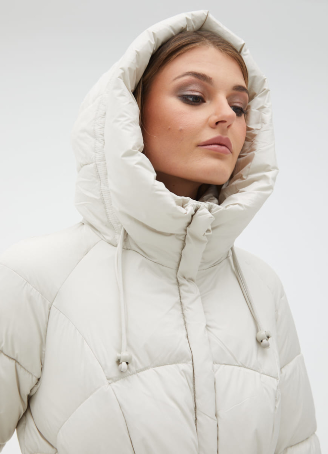 Женский светлый пуховик с капюшоном и поясом модель № 31124 универмаг малина