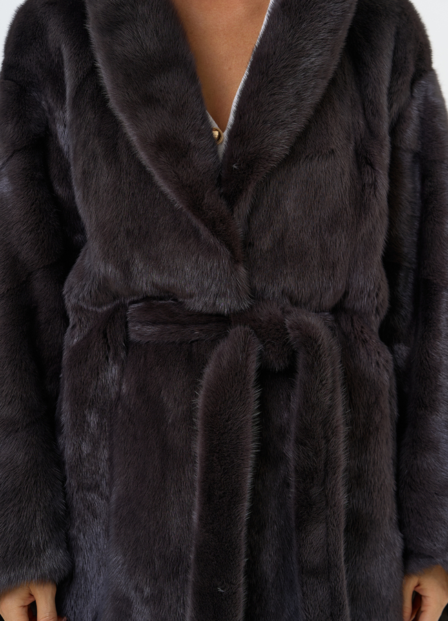 Женская шуба из меха норки с капюшоном  модель № 31377 универмаг малина