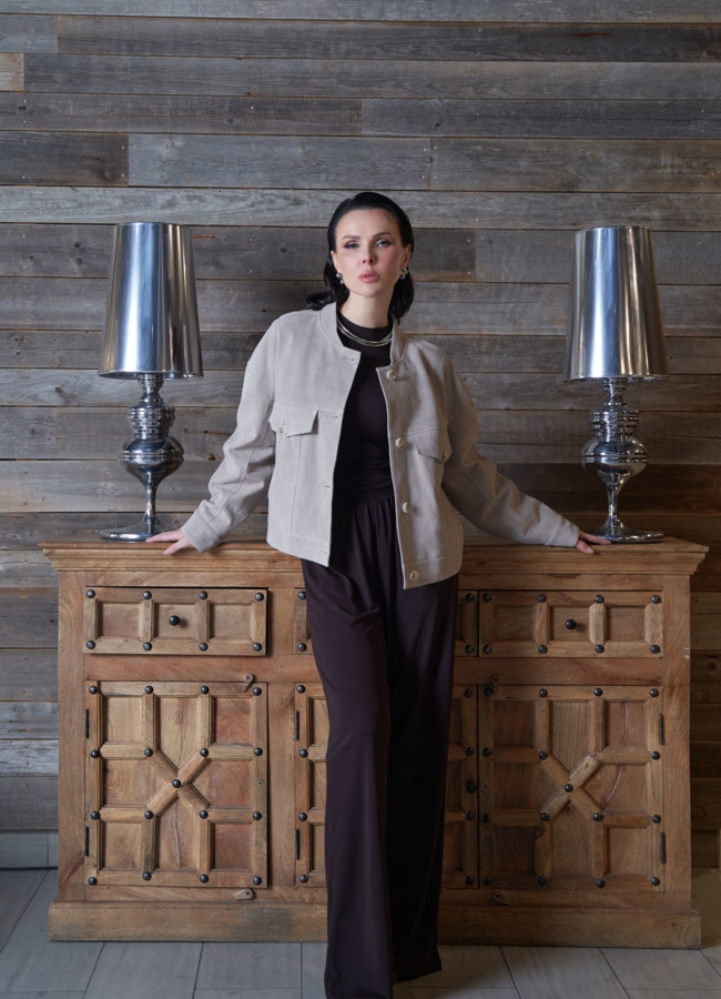 Светлая куртка из замши модель № 29927 в кредит