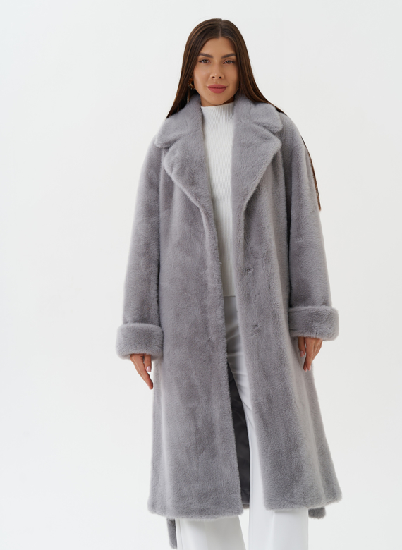 Пальто из эко меха с английским воротником