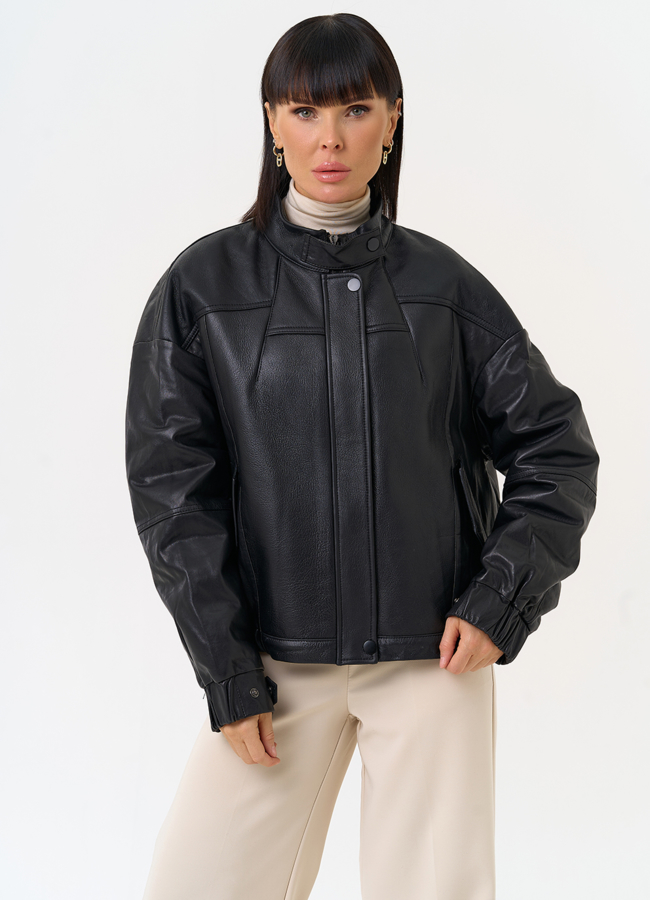 Женский пуховик из натуральной кожи черного цвета модель № 31691 меха малина