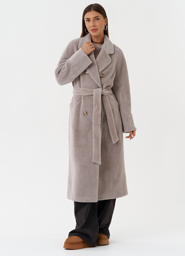 Утепленное двубортное пальто с английским воротником модель № 28103 меха малина