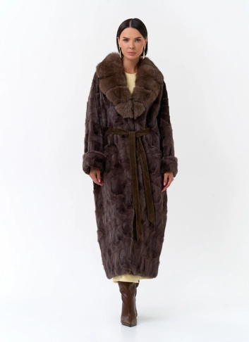Женская шуба из меха норки с воротником из меха песца фото