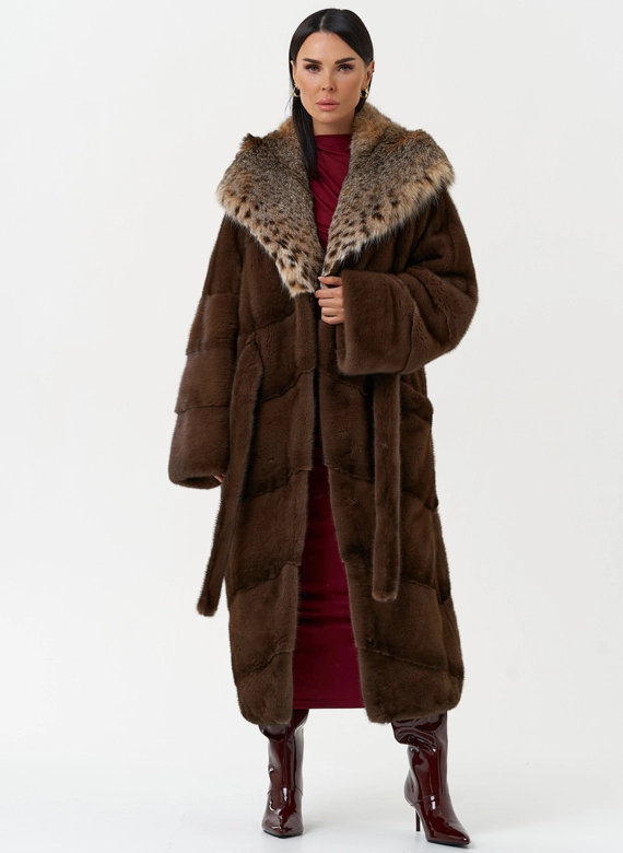 Женская шуба из меха норки с капюшоном из меха рыси