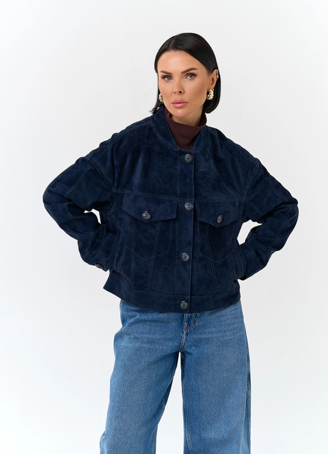 Женская куртка из натуральной замши синего цвета модель № 32730 меха малина